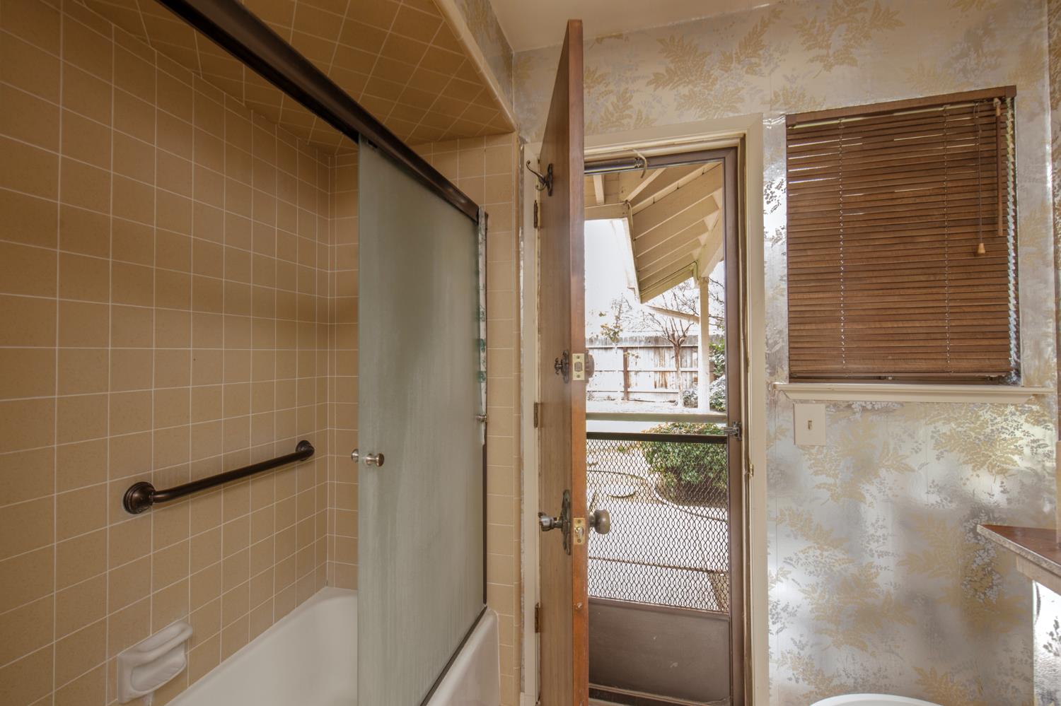 6271 N Prospect Ave, Fresno, CA 93711