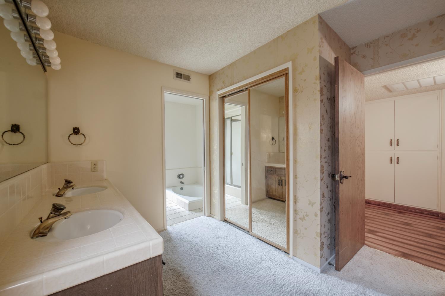 6271 N Prospect Ave, Fresno, CA 93711