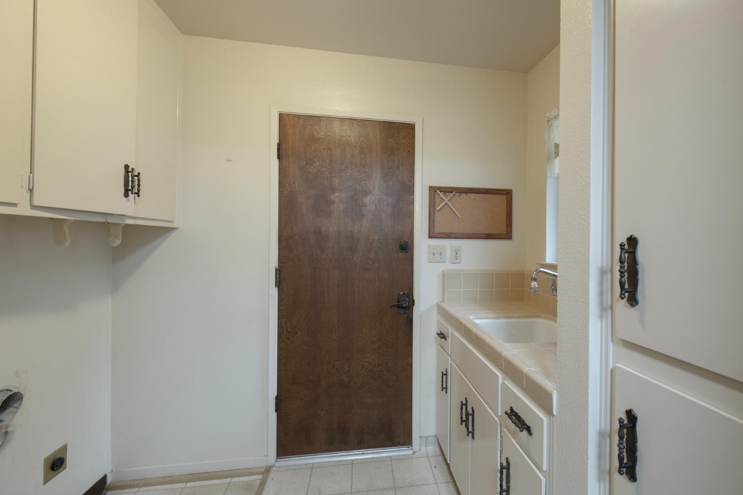 6271 N Prospect Ave, Fresno, CA 93711