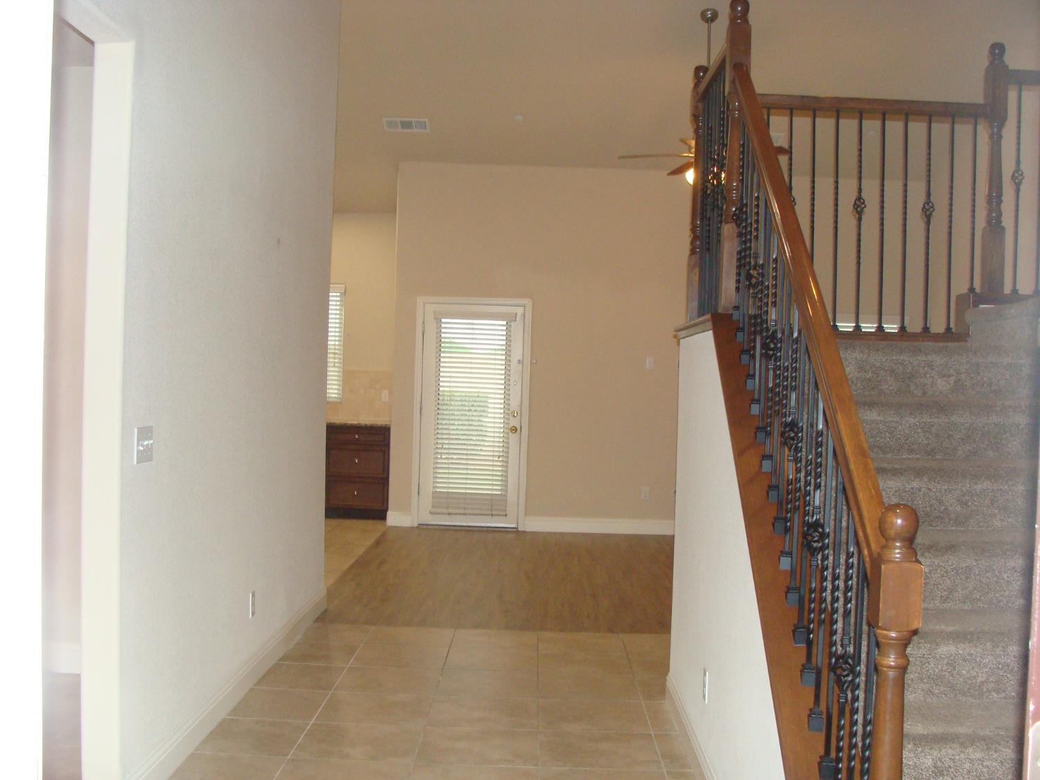 7477 N La Paz Ave, Fresno, CA 93722