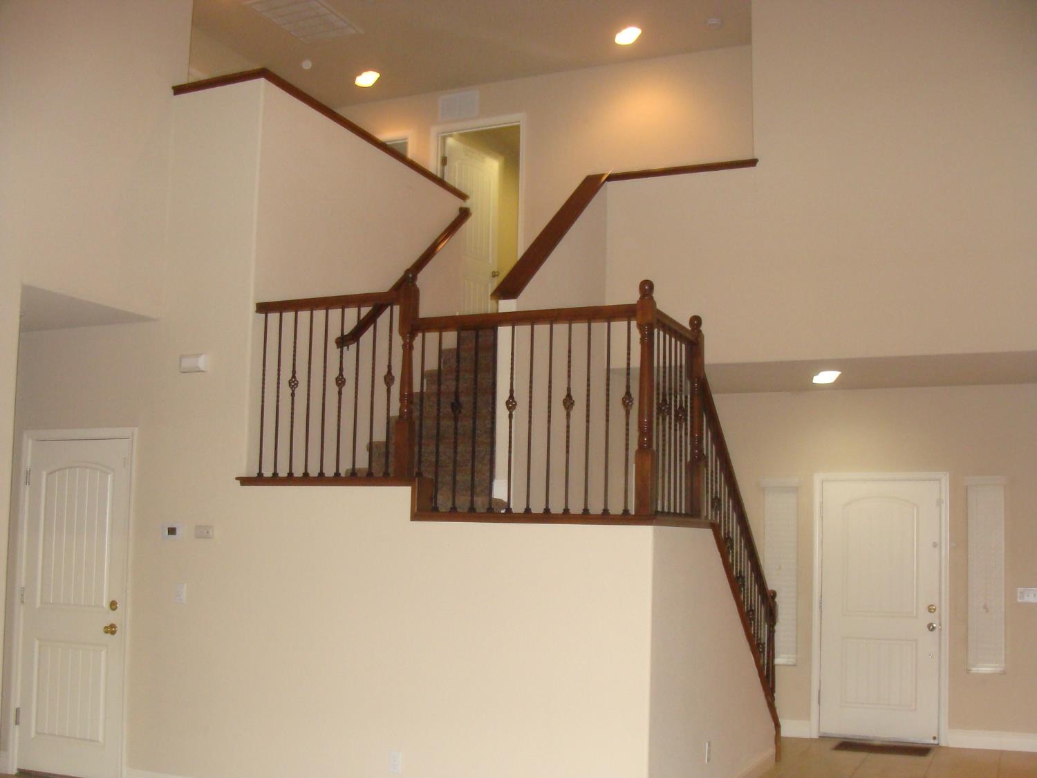 7477 N La Paz Ave, Fresno, CA 93722