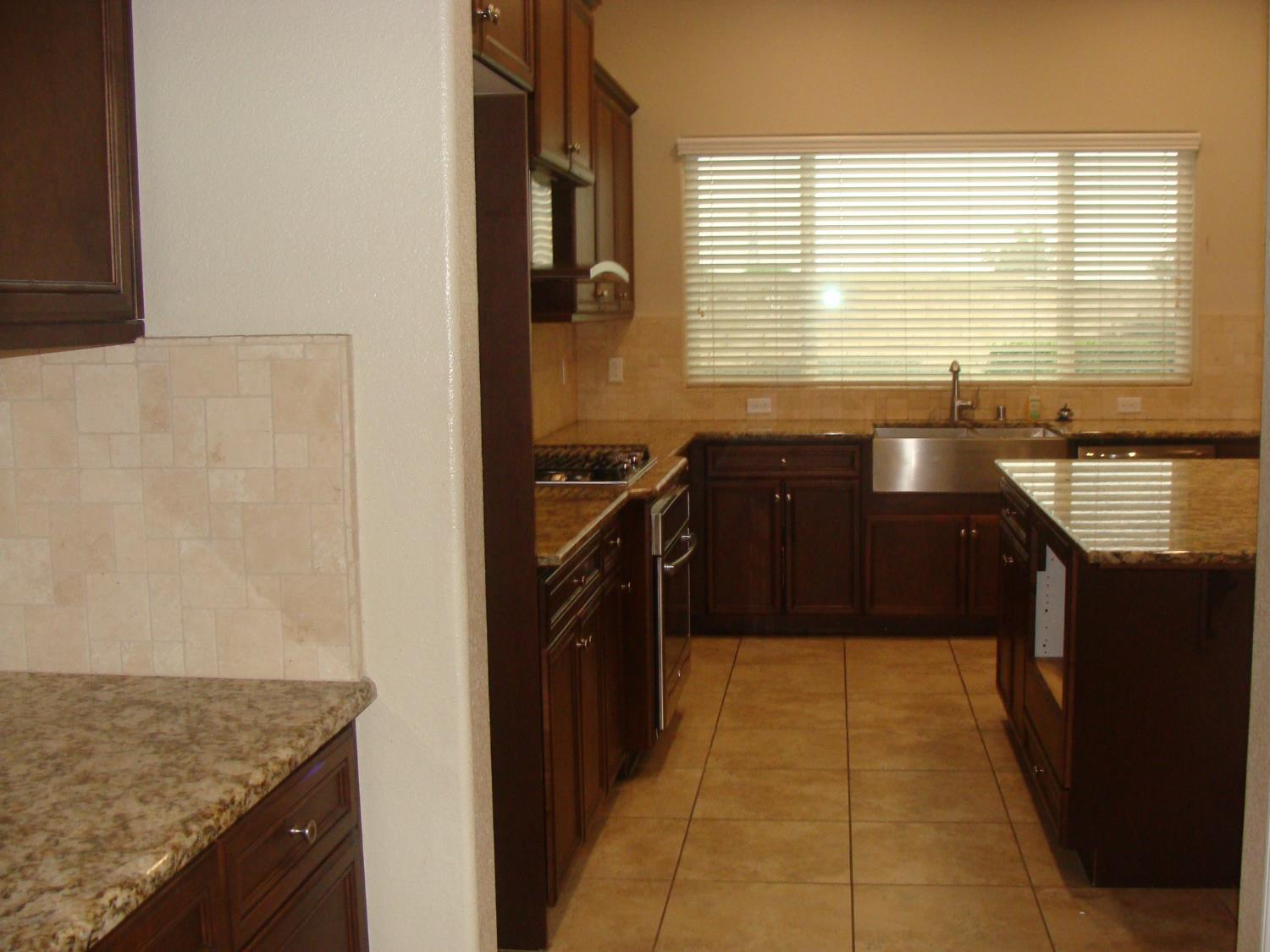 7477 N La Paz Ave, Fresno, CA 93722