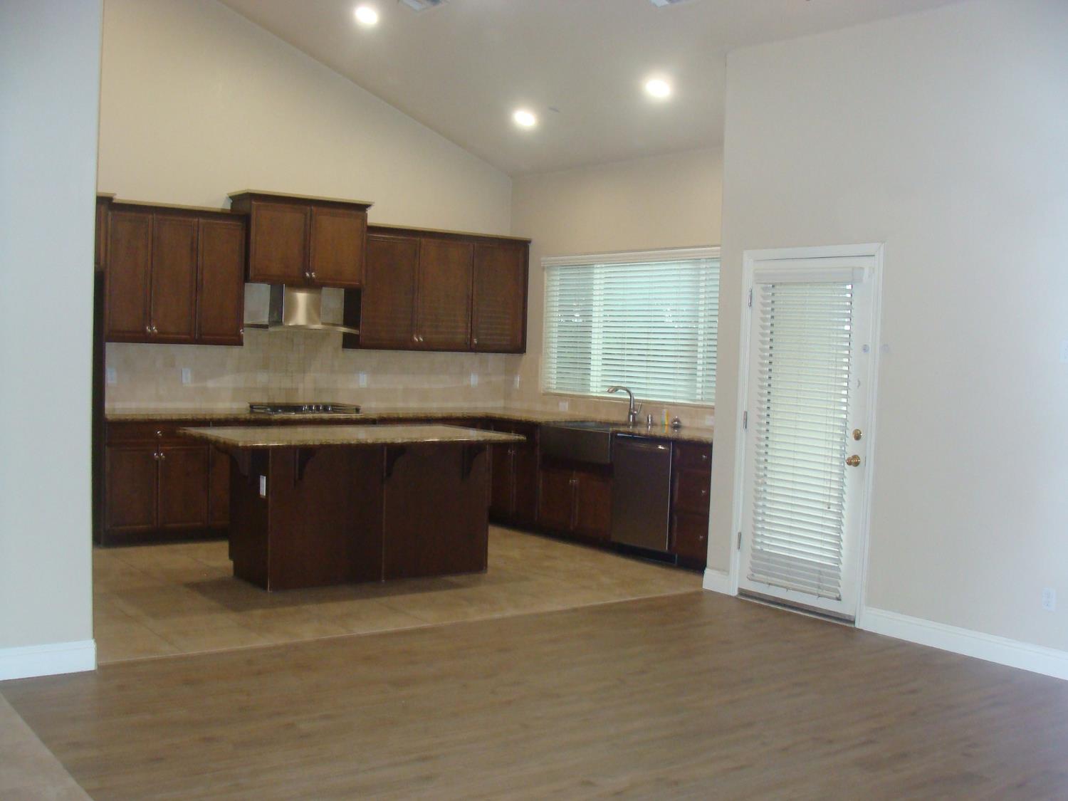 7477 N La Paz Ave, Fresno, CA 93722