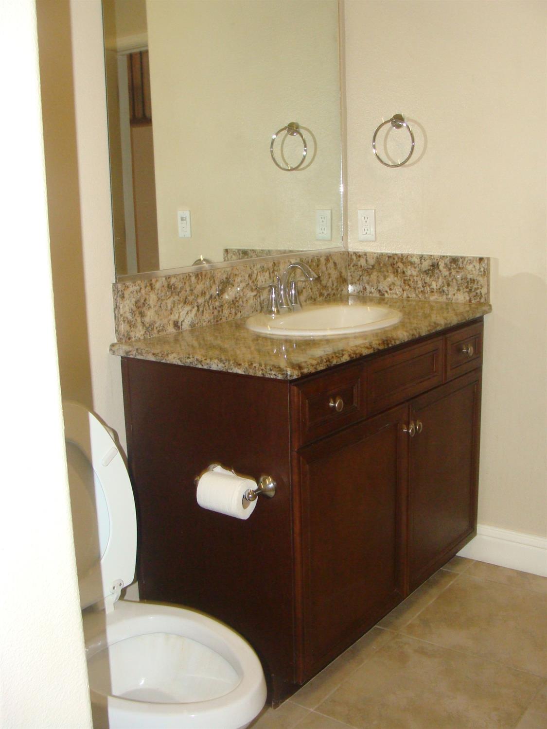 7477 N La Paz Ave, Fresno, CA 93722