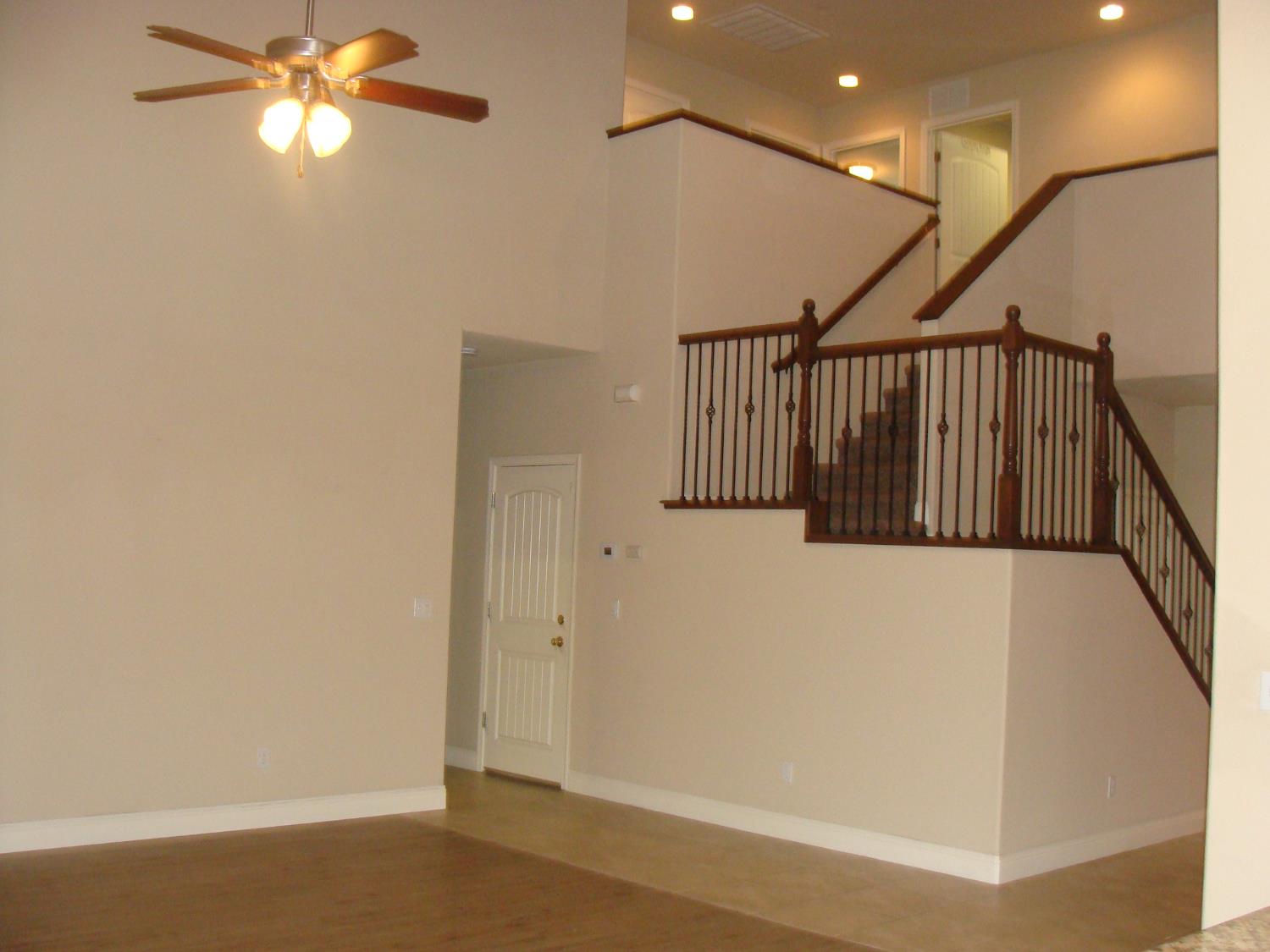 7477 N La Paz Ave, Fresno, CA 93722