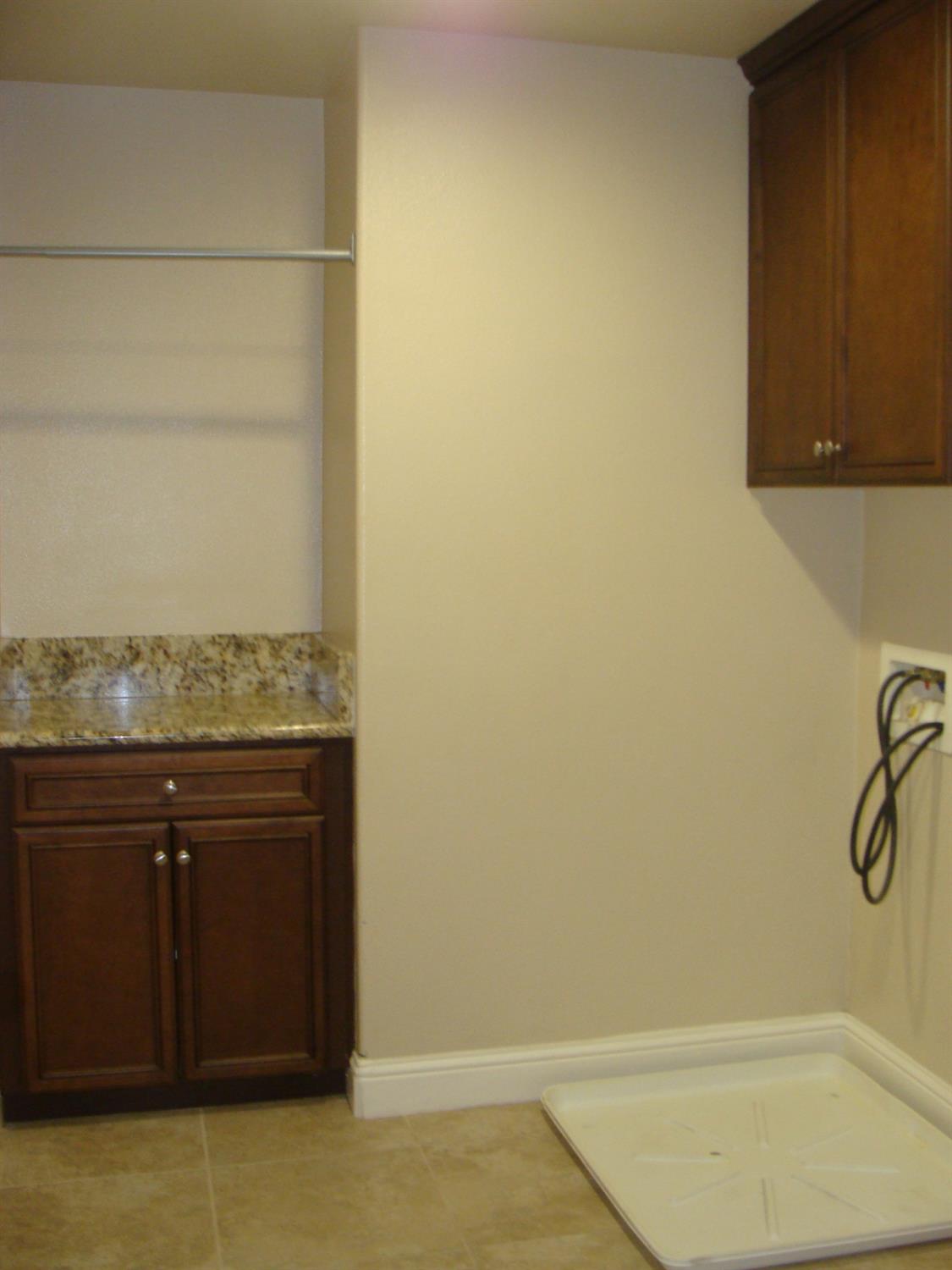 7477 N La Paz Ave, Fresno, CA 93722