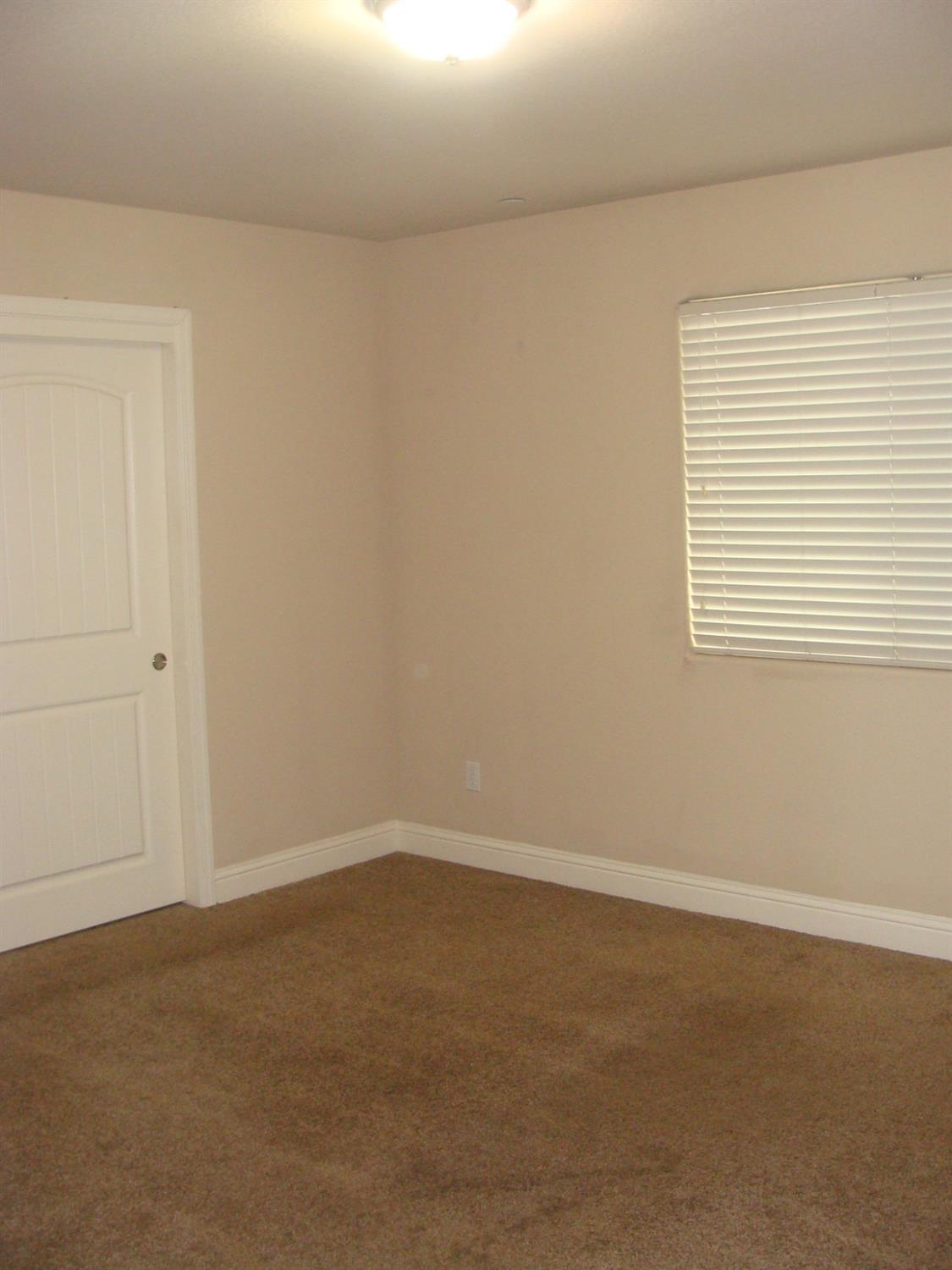 7477 N La Paz Ave, Fresno, CA 93722