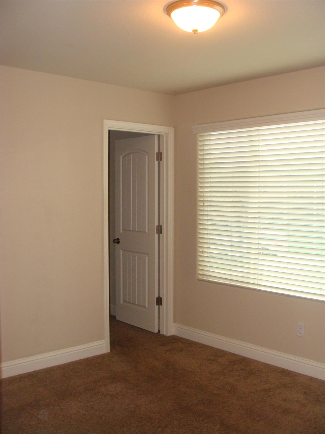 7477 N La Paz Ave, Fresno, CA 93722