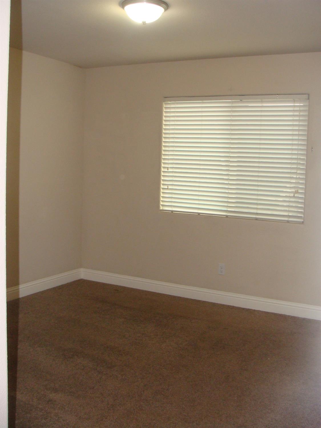 7477 N La Paz Ave, Fresno, CA 93722