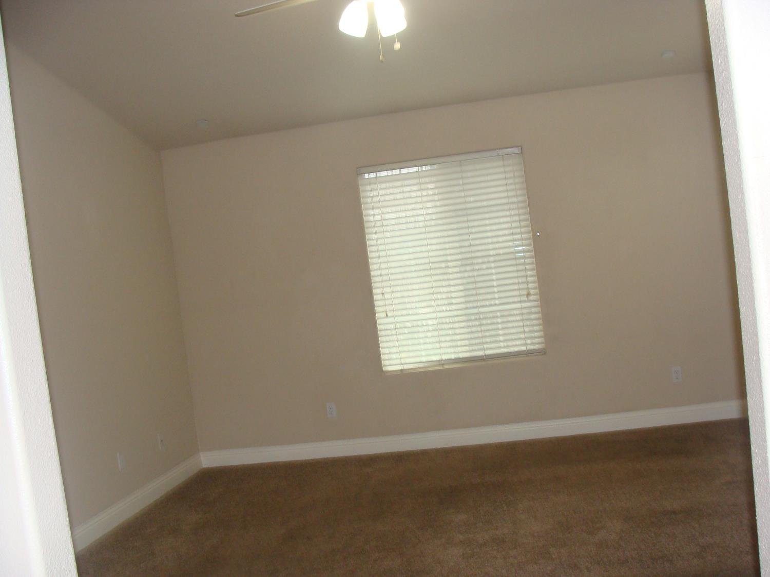 7477 N La Paz Ave, Fresno, CA 93722