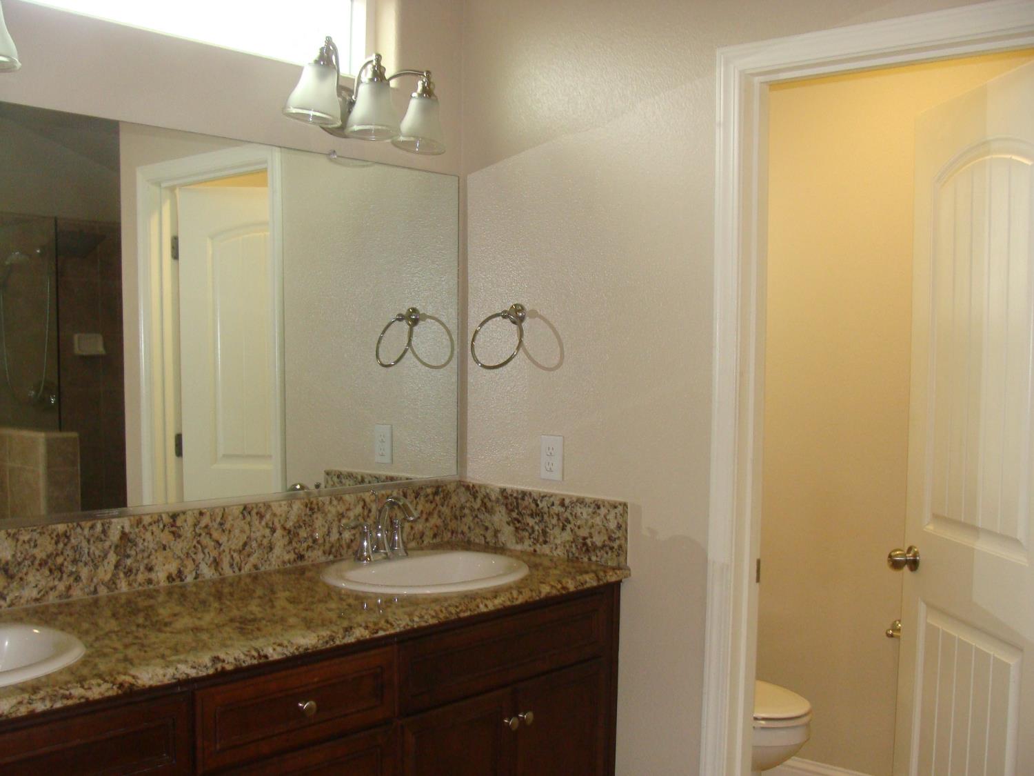 7477 N La Paz Ave, Fresno, CA 93722