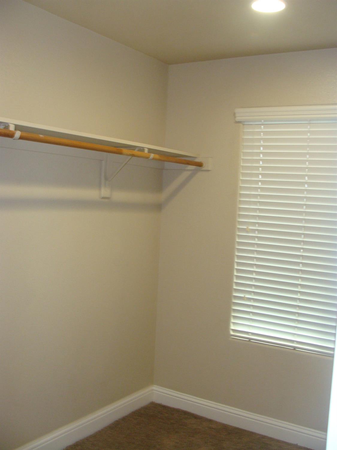 7477 N La Paz Ave, Fresno, CA 93722