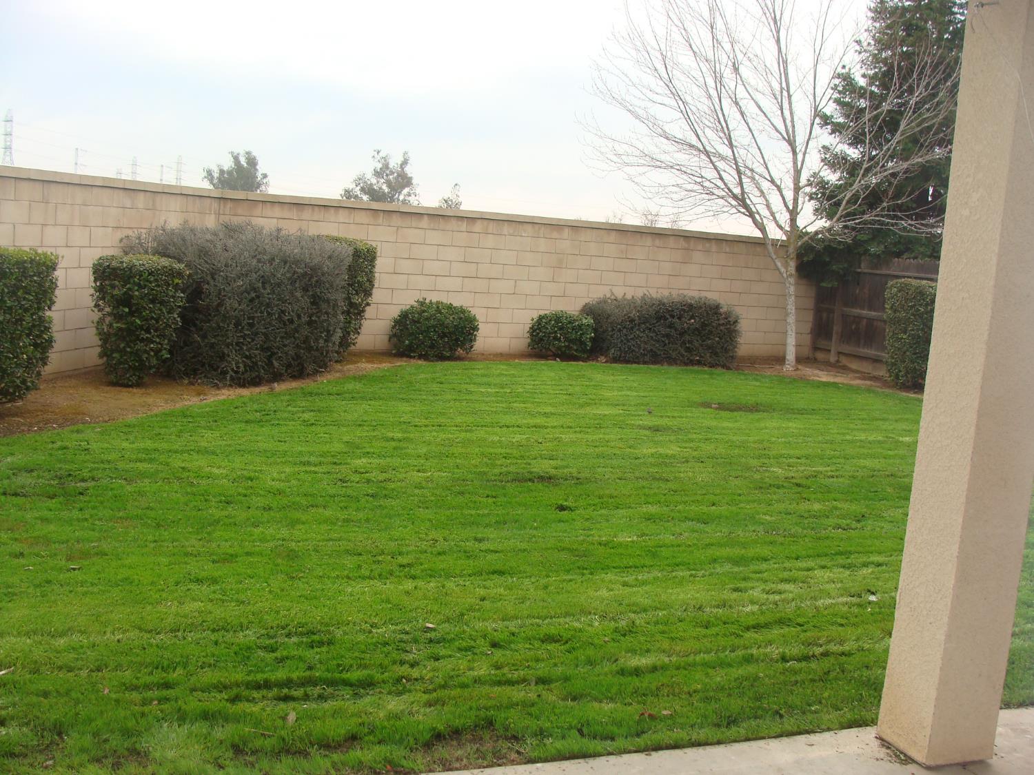 7477 N La Paz Ave, Fresno, CA 93722