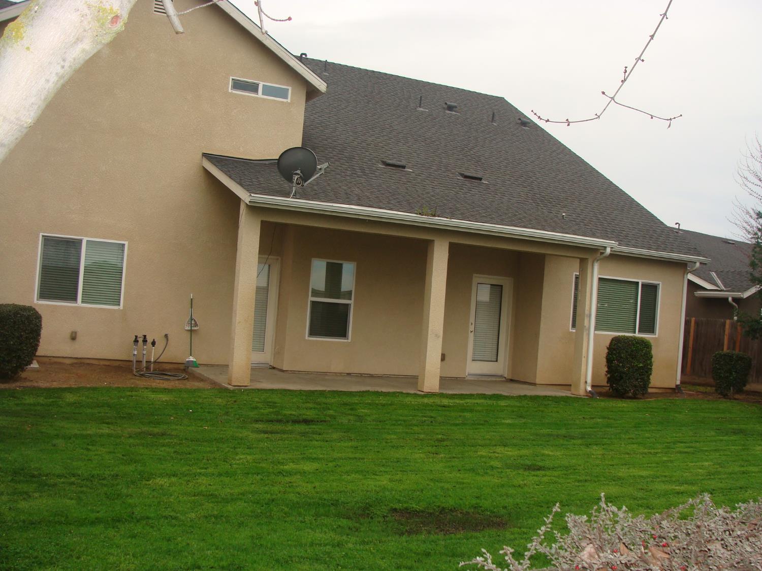 7477 N La Paz Ave, Fresno, CA 93722