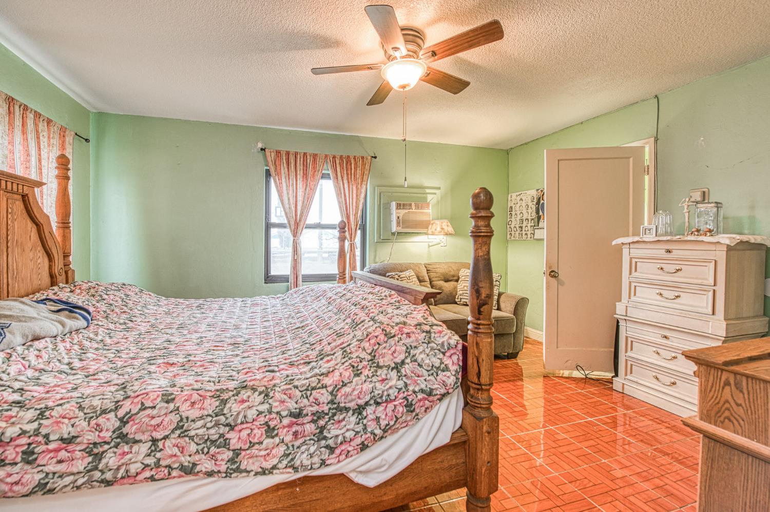 6729 W Clinton Ave, Fresno, CA 93723