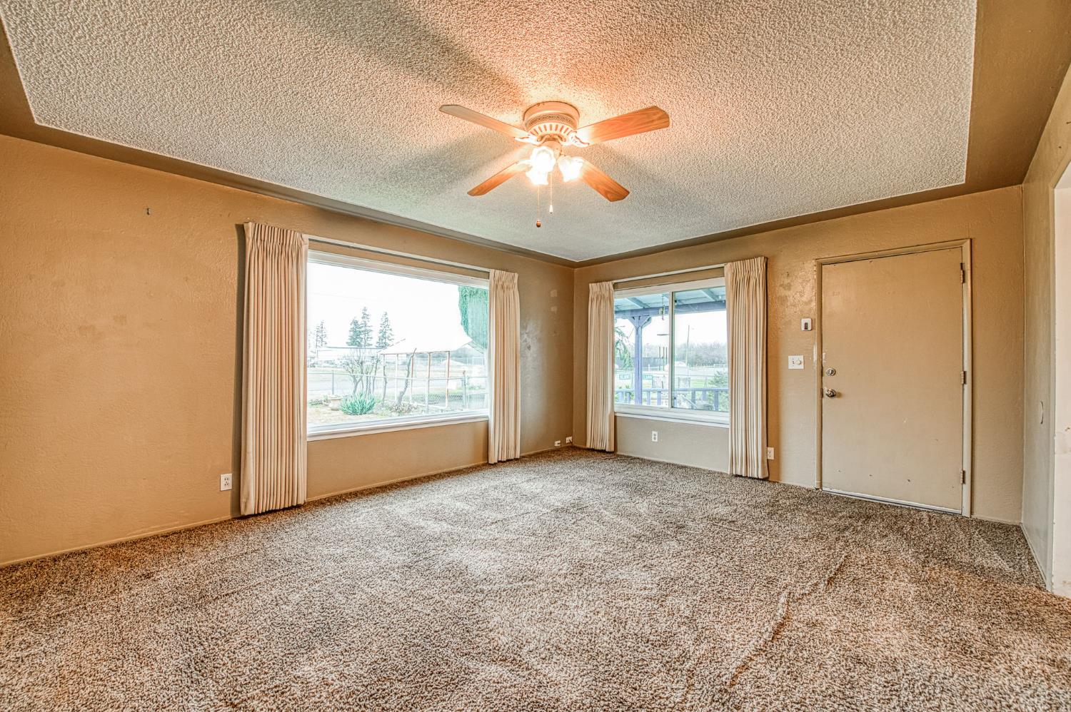 6729 W Clinton Ave, Fresno, CA 93723