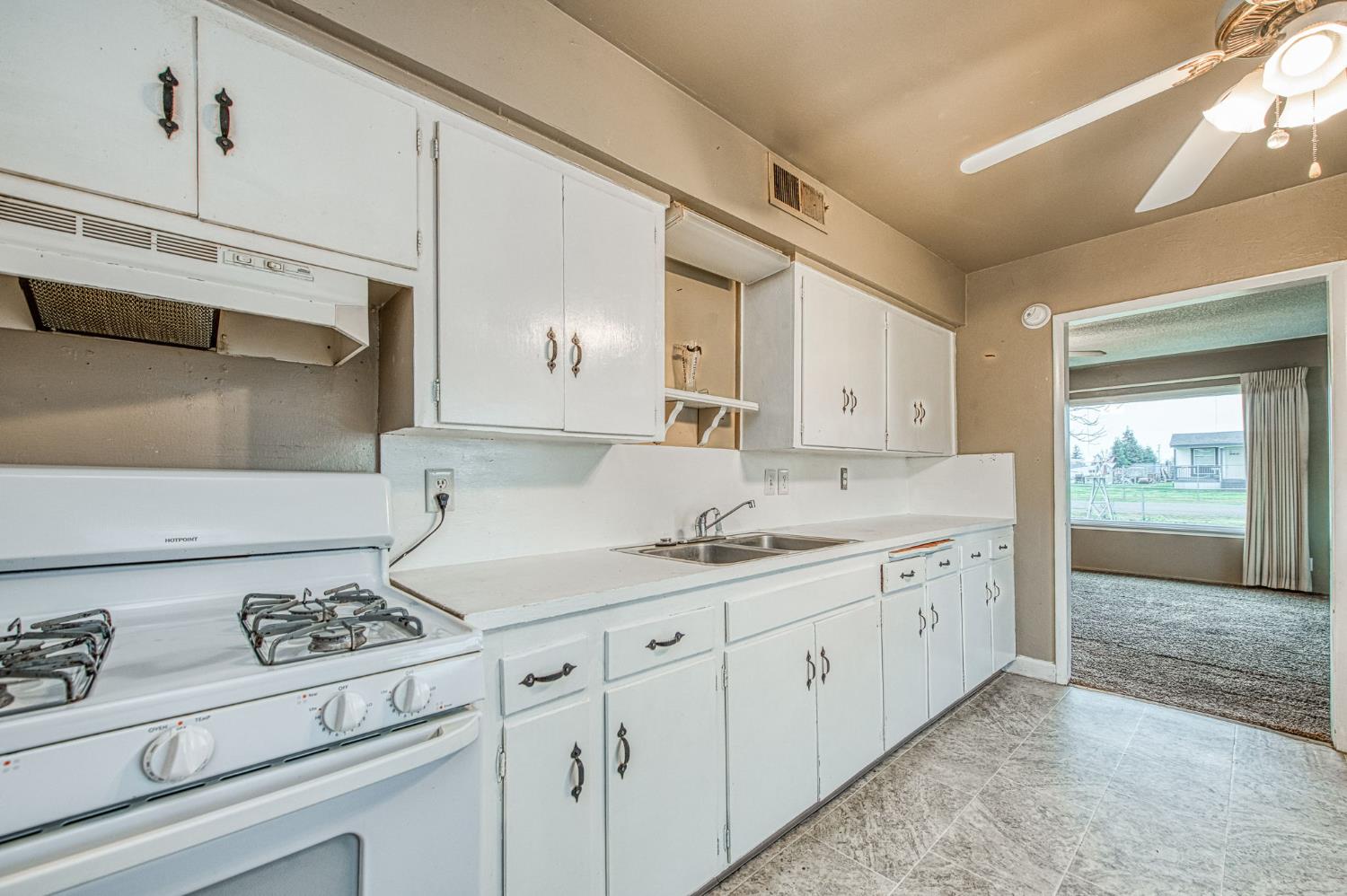 6729 W Clinton Ave, Fresno, CA 93723