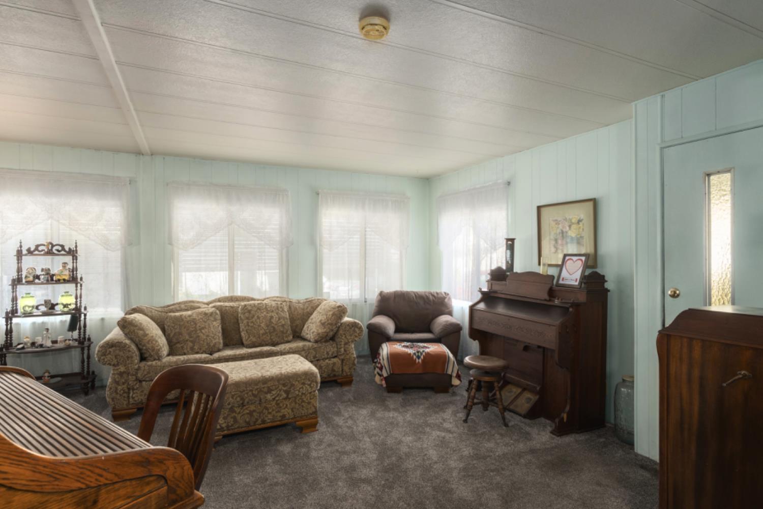 339 N Frankwood Ave #24, Sanger, CA 93657