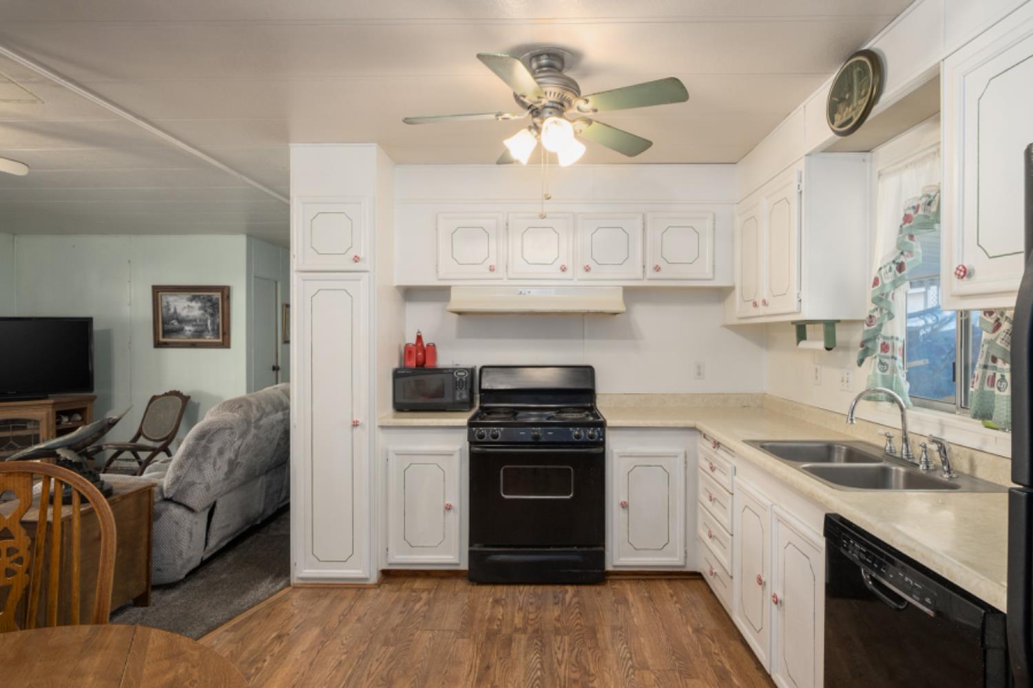 339 N Frankwood Ave #24, Sanger, CA 93657