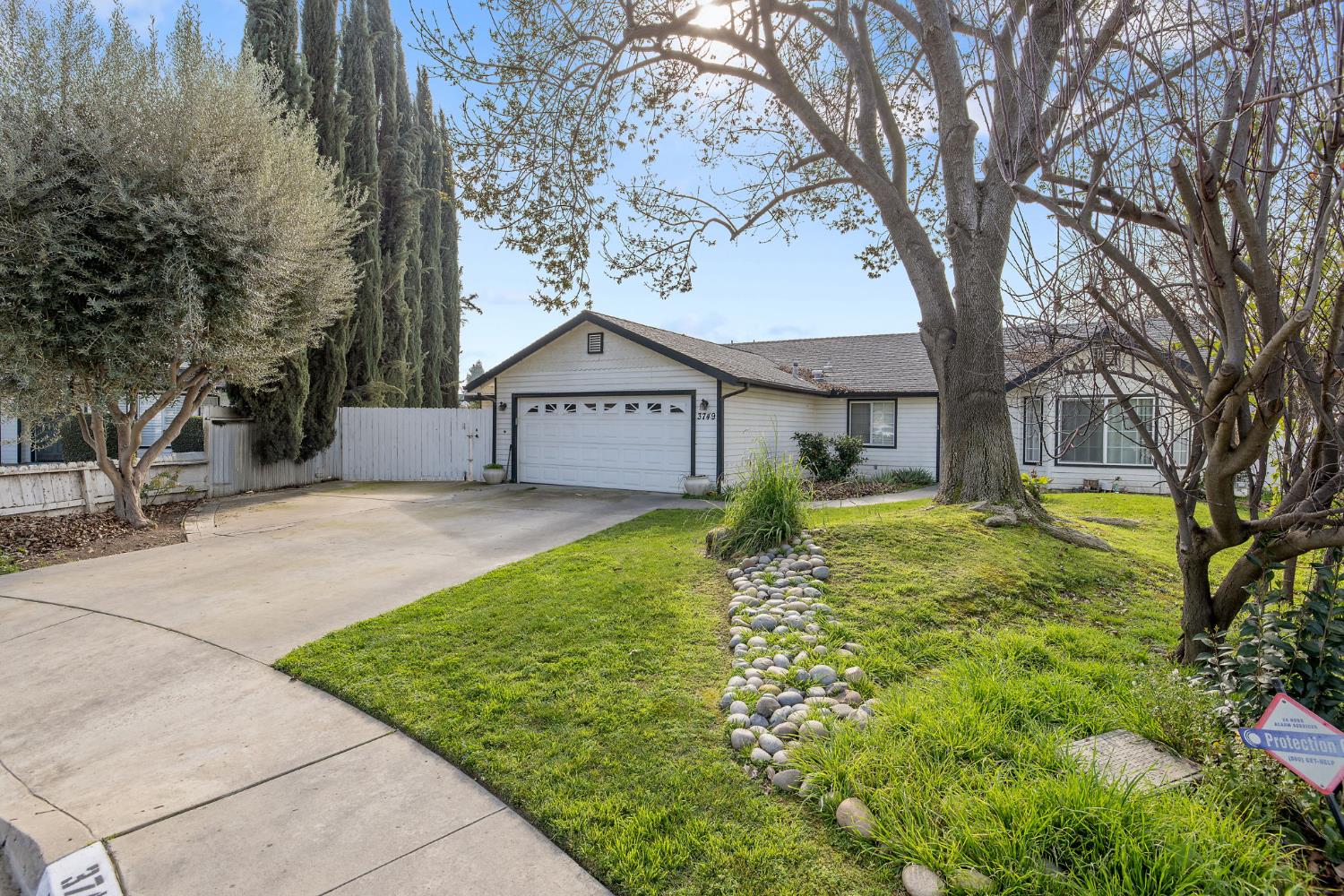 3749 S University, Visalia, CA 93277