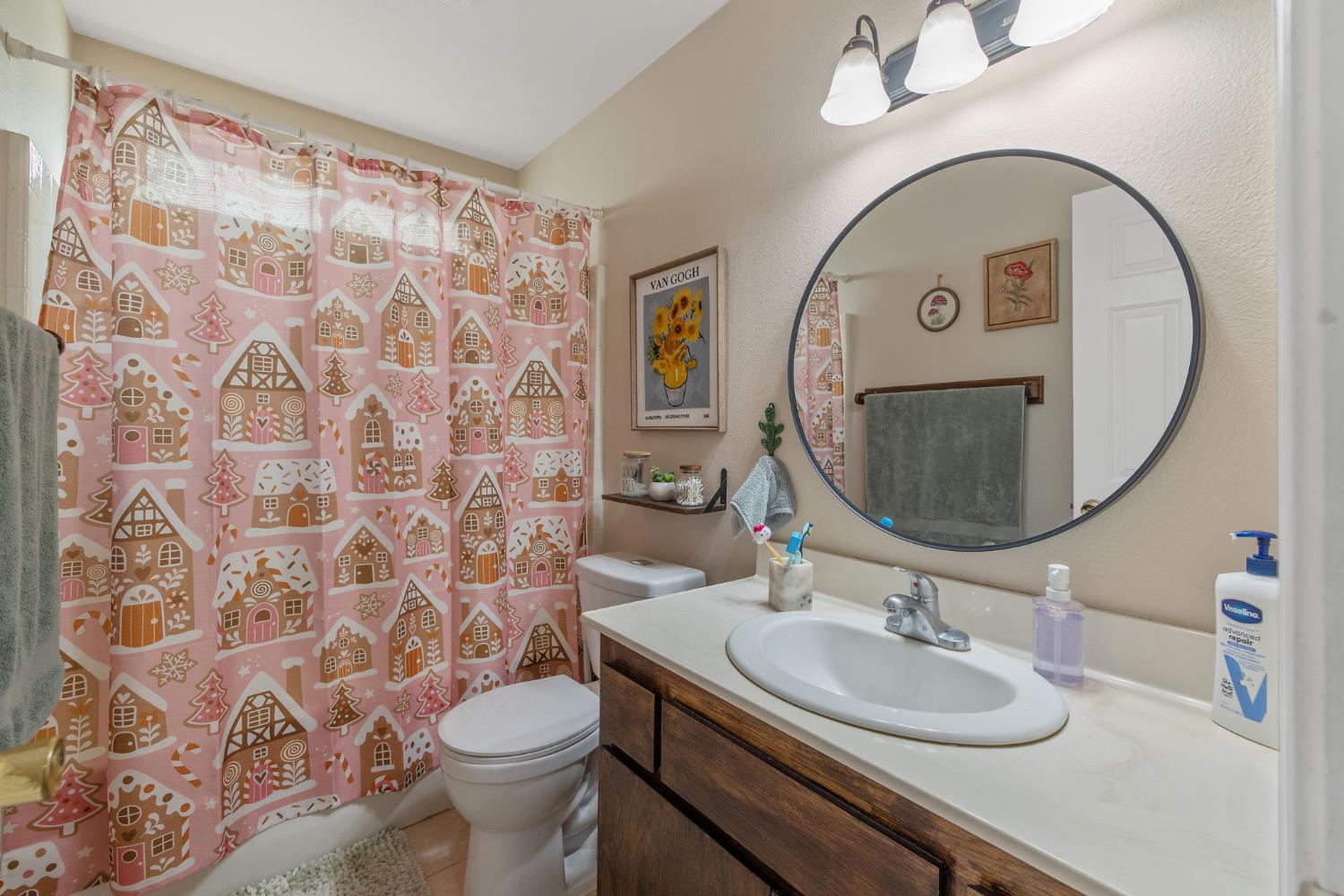 3749 S University, Visalia, CA 93277