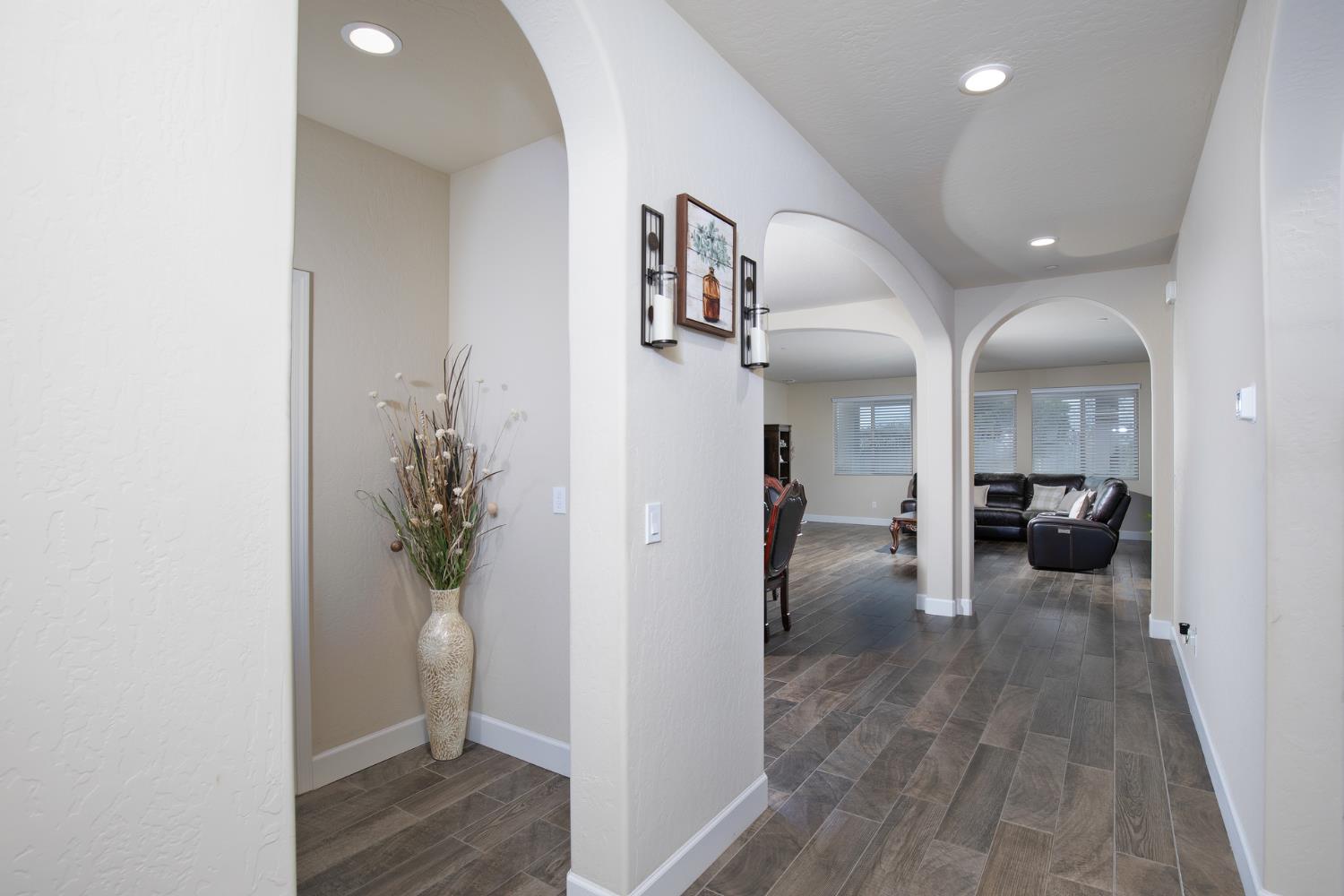 1041 Ridge Creek Estates Way, Dinuba, CA 93618