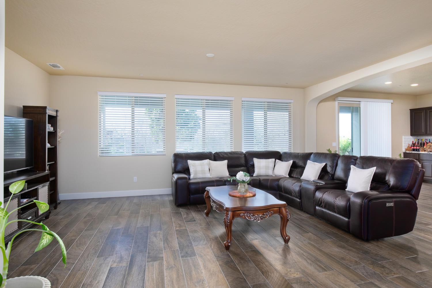 1041 Ridge Creek Estates Way, Dinuba, CA 93618