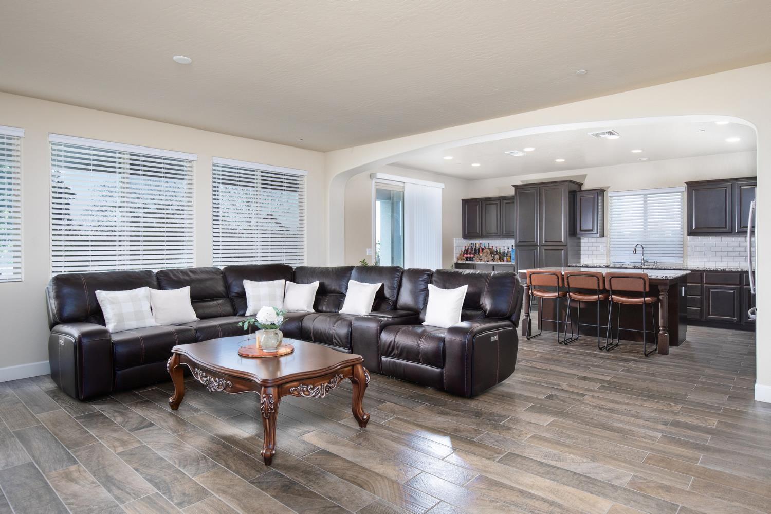 1041 Ridge Creek Estates Way, Dinuba, CA 93618