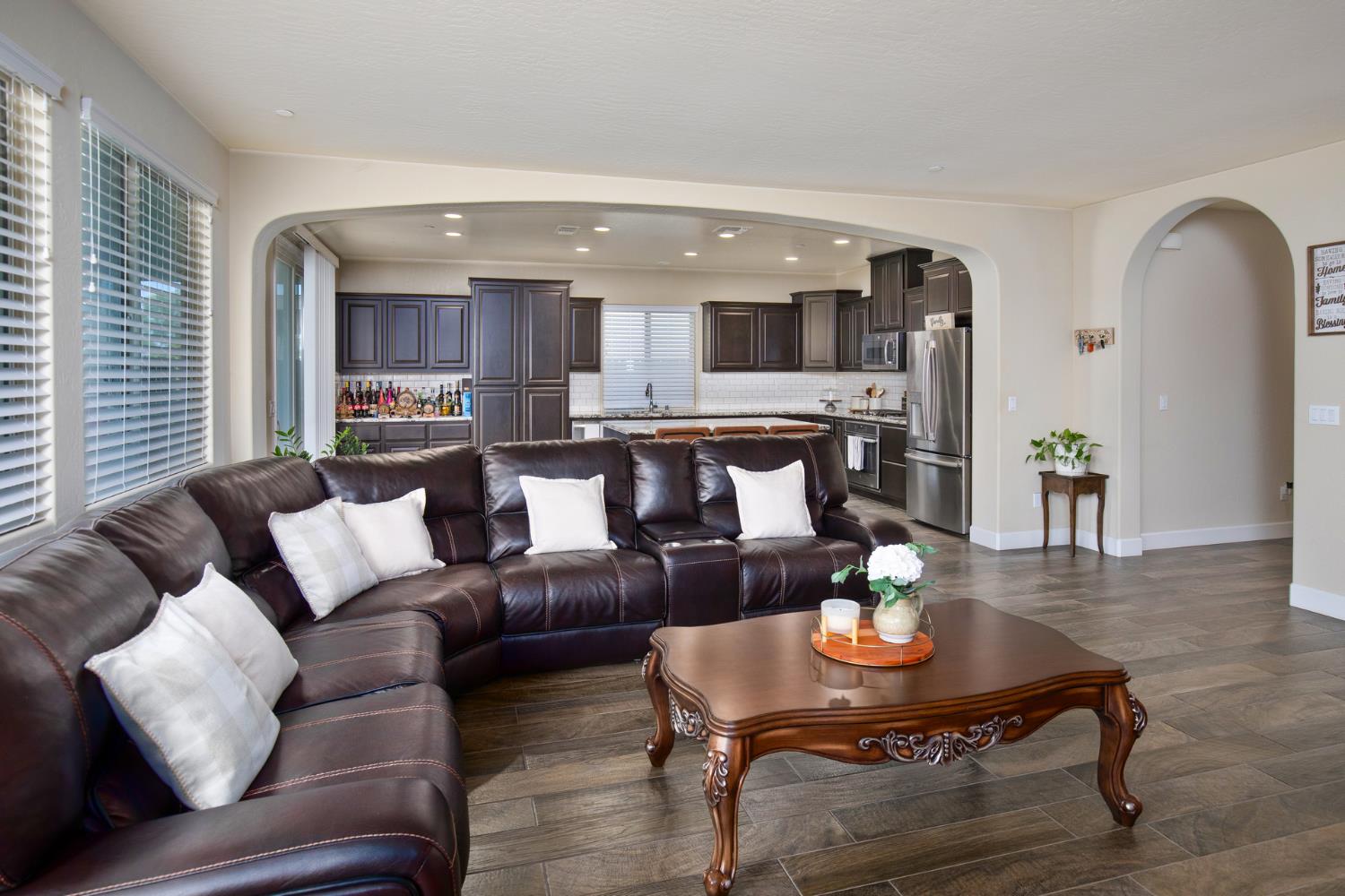 1041 Ridge Creek Estates Way, Dinuba, CA 93618