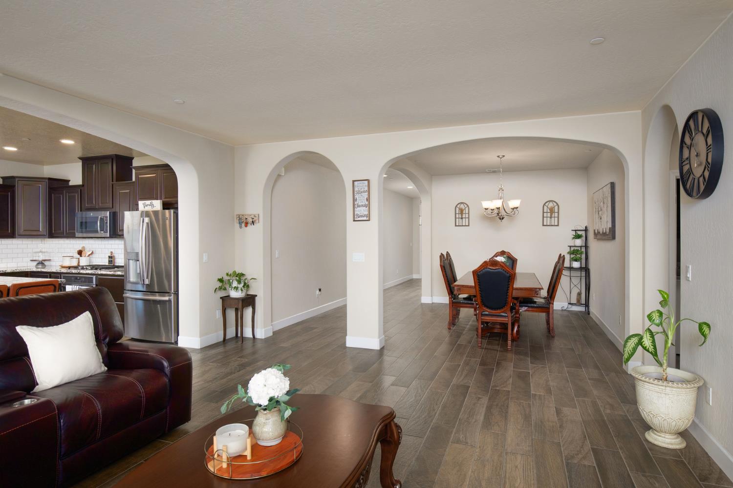 1041 Ridge Creek Estates Way, Dinuba, CA 93618