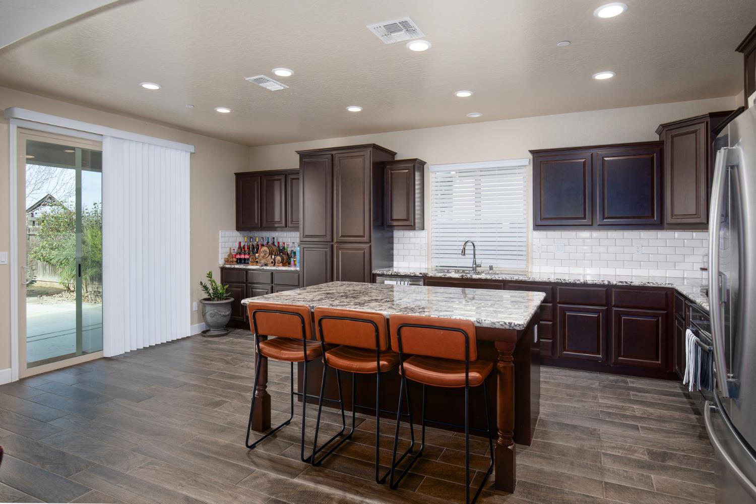 1041 Ridge Creek Estates Way, Dinuba, CA 93618