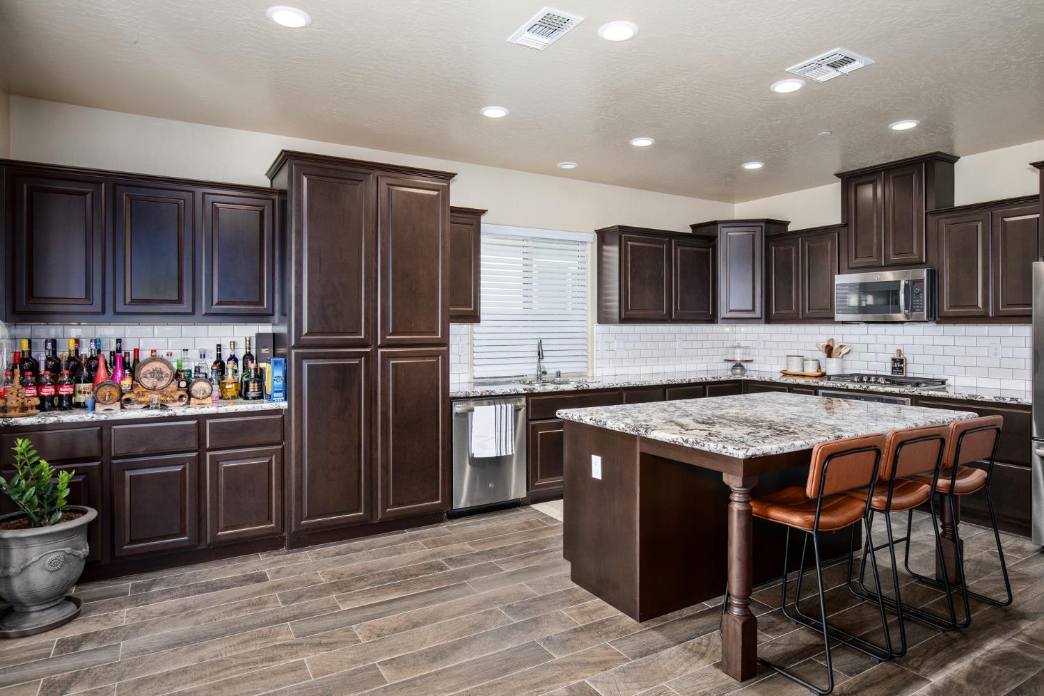 1041 Ridge Creek Estates Way, Dinuba, CA 93618