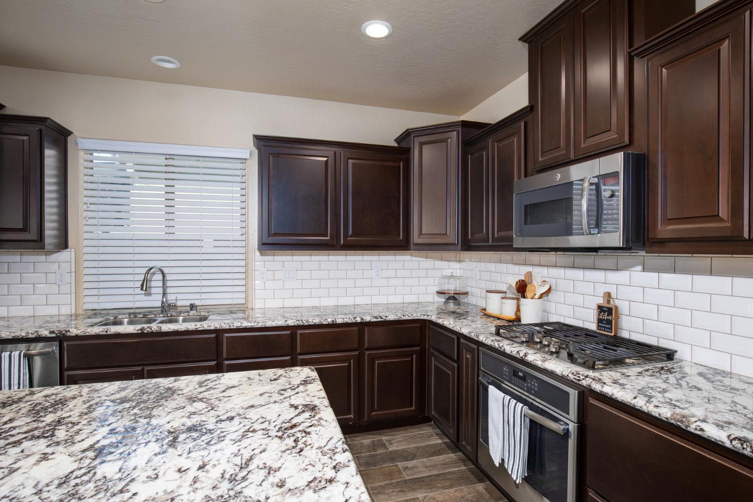 1041 Ridge Creek Estates Way, Dinuba, CA 93618