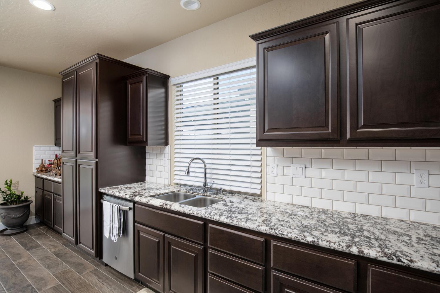 1041 Ridge Creek Estates Way, Dinuba, CA 93618