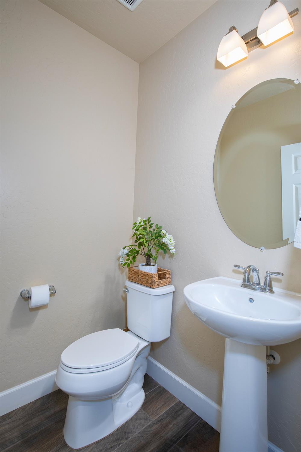 1041 Ridge Creek Estates Way, Dinuba, CA 93618