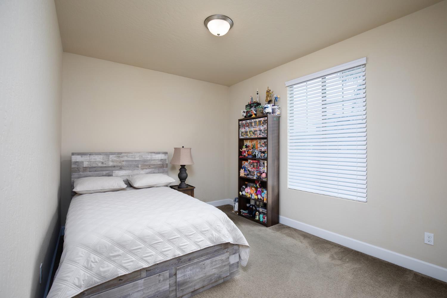 1041 Ridge Creek Estates Way, Dinuba, CA 93618