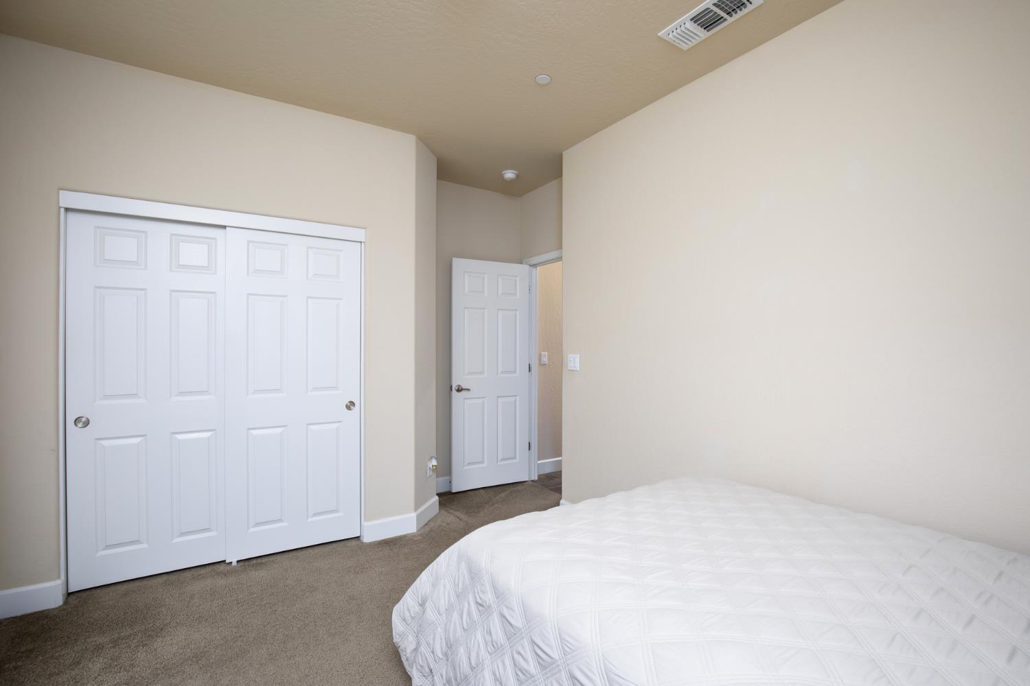 1041 Ridge Creek Estates Way, Dinuba, CA 93618