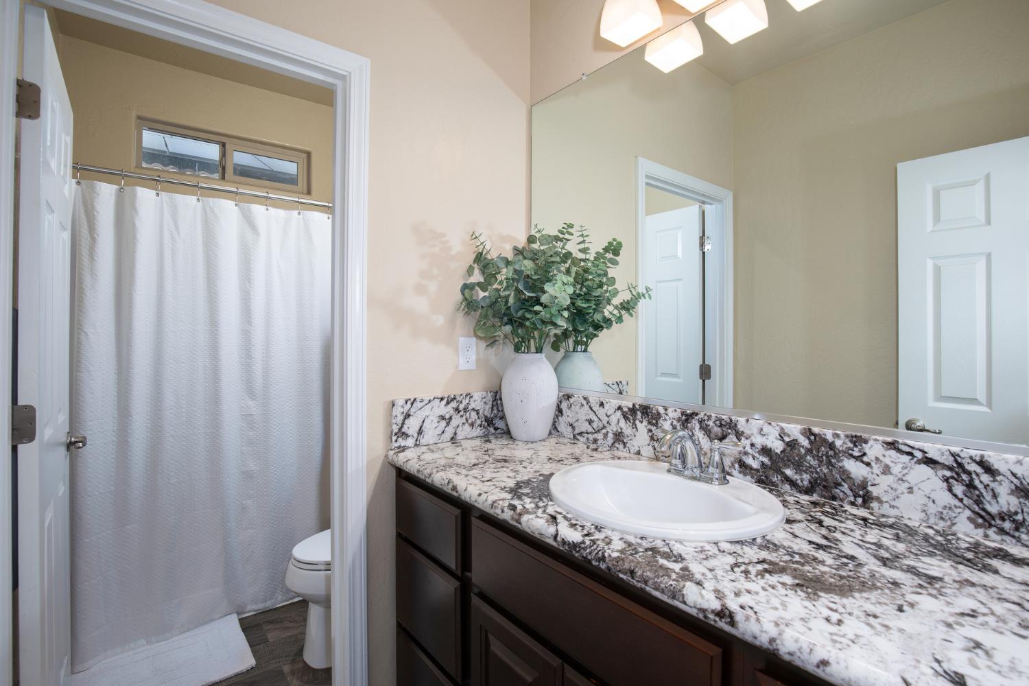 1041 Ridge Creek Estates Way, Dinuba, CA 93618