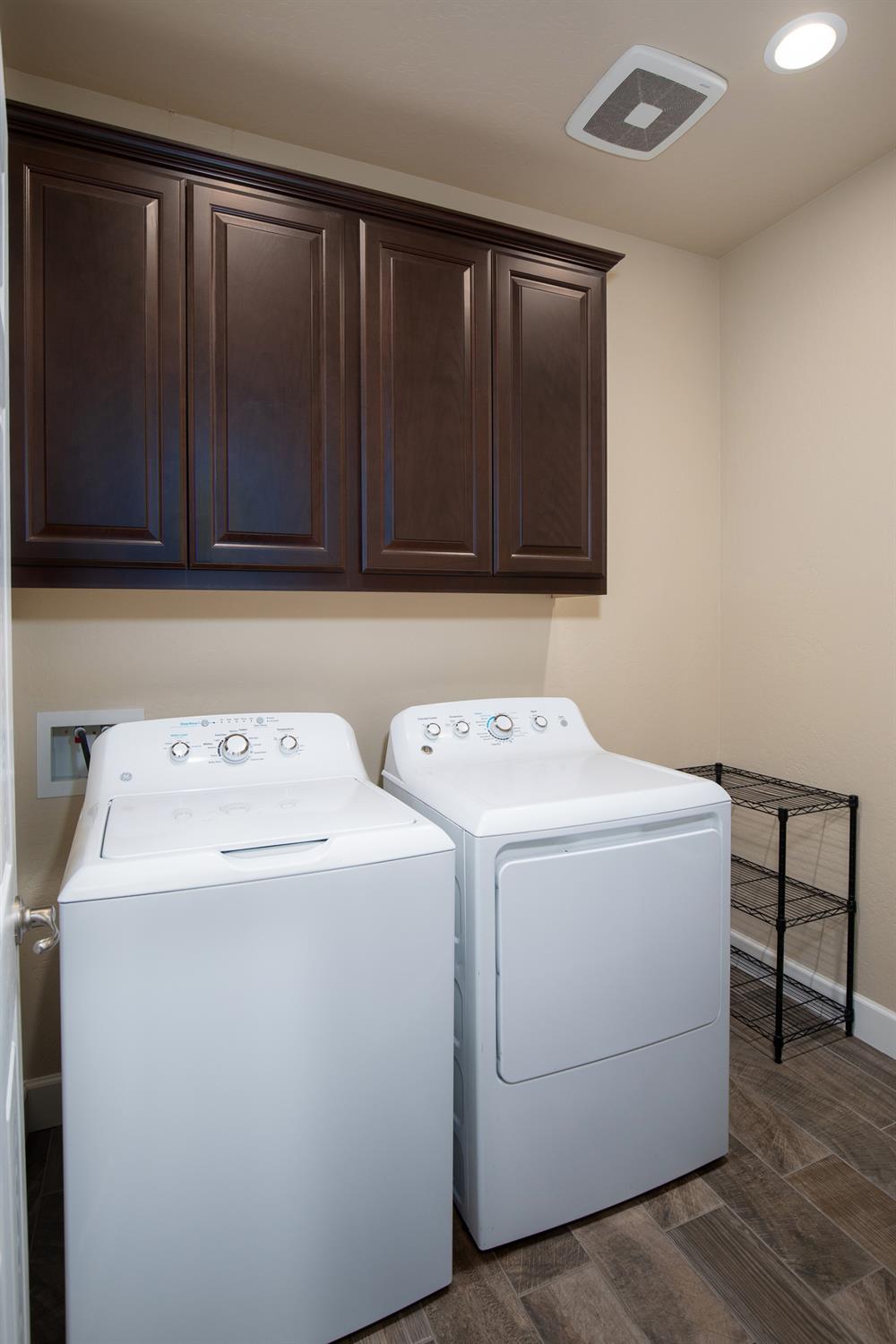 1041 Ridge Creek Estates Way, Dinuba, CA 93618