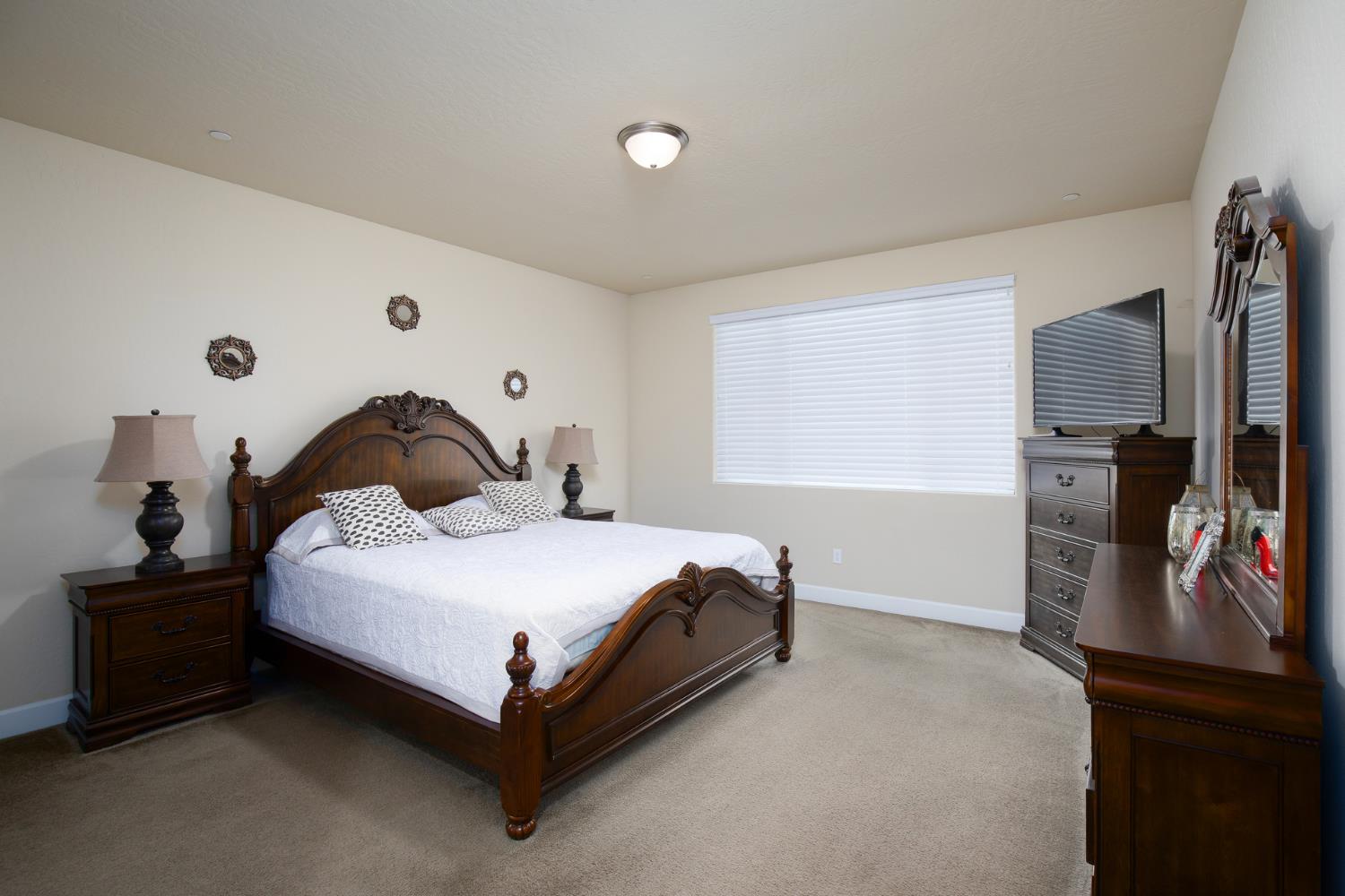 1041 Ridge Creek Estates Way, Dinuba, CA 93618