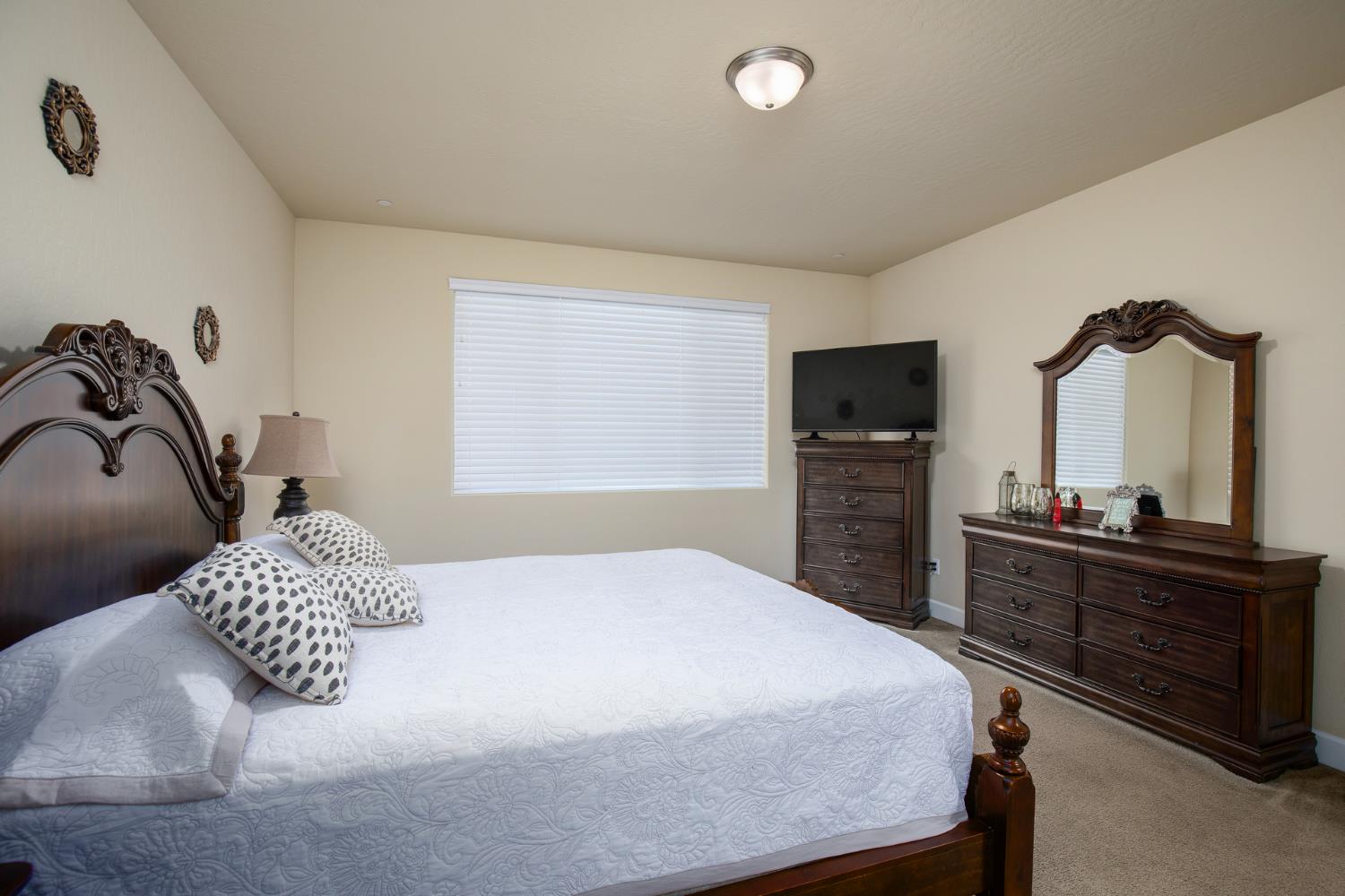 1041 Ridge Creek Estates Way, Dinuba, CA 93618