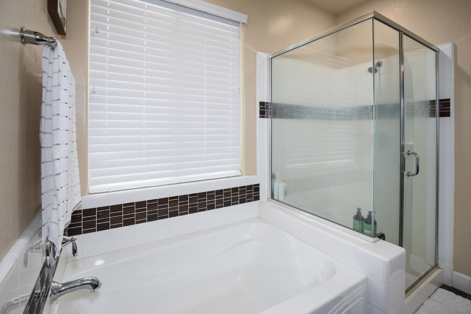 1041 Ridge Creek Estates Way, Dinuba, CA 93618