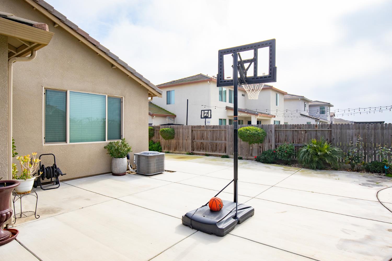 1041 Ridge Creek Estates Way, Dinuba, CA 93618