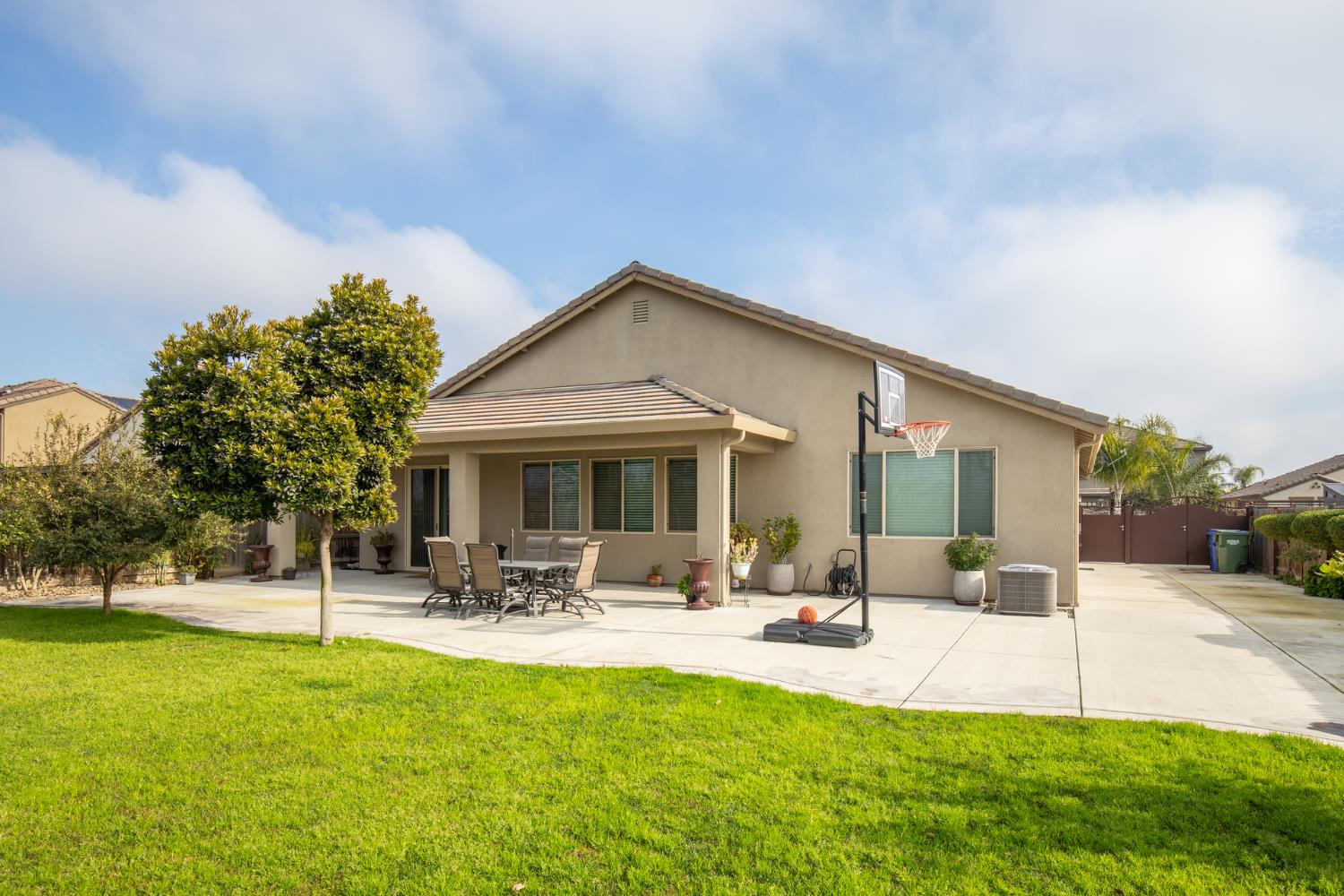 1041 Ridge Creek Estates Way, Dinuba, CA 93618