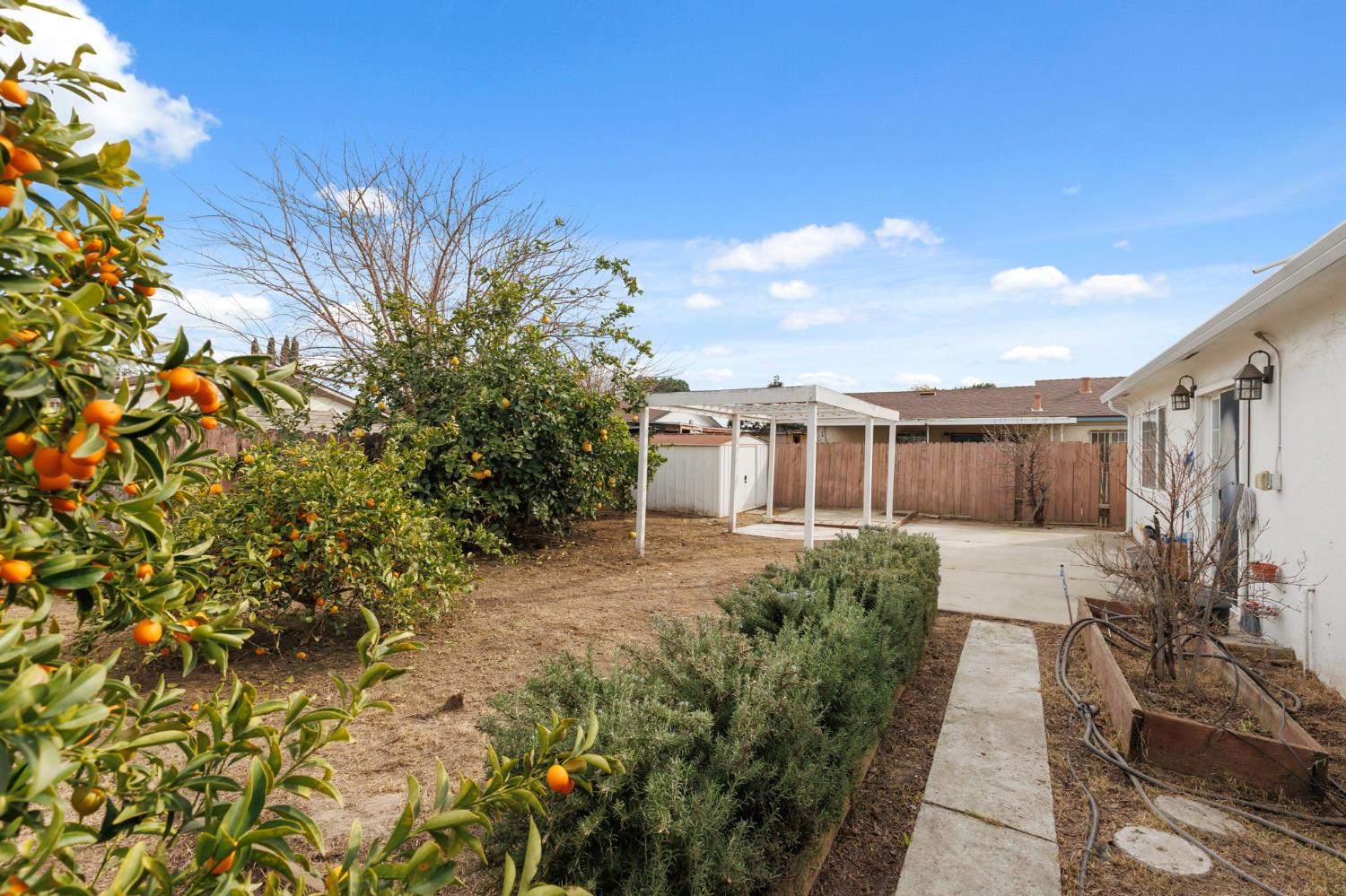 15940 Warfield Rd, Lathrop, CA 95330