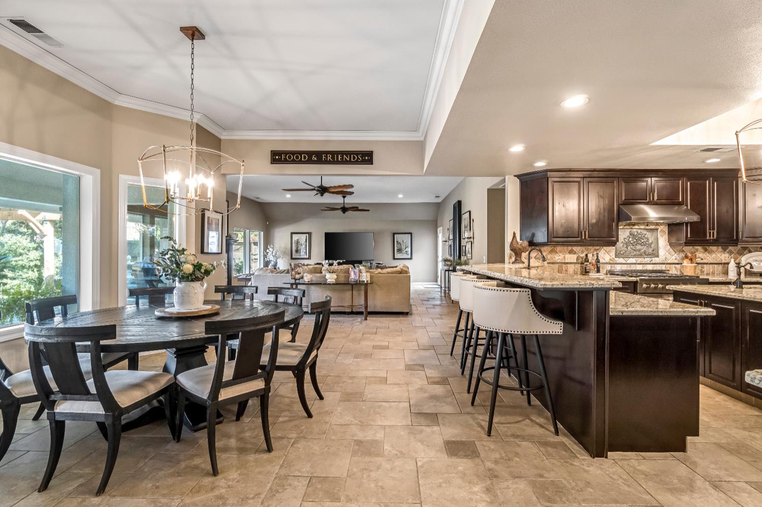 906 E Sutton Dr, Fresno, CA 93720