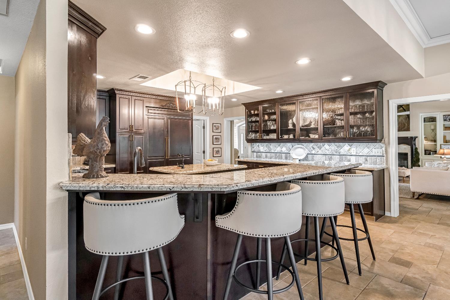 906 E Sutton Dr, Fresno, CA 93720