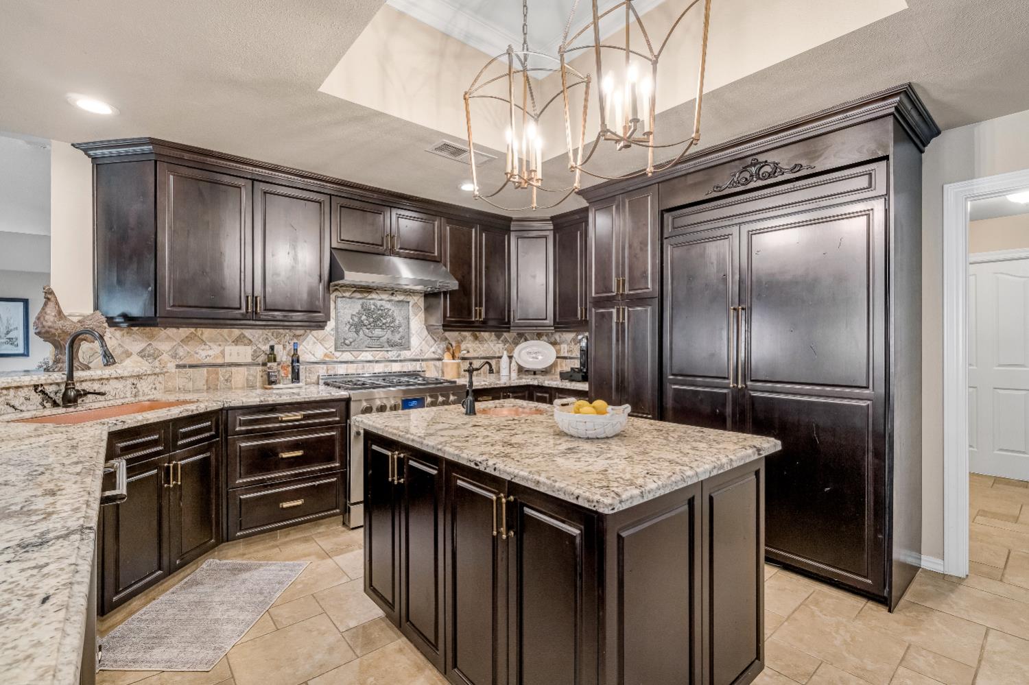 906 E Sutton Dr, Fresno, CA 93720