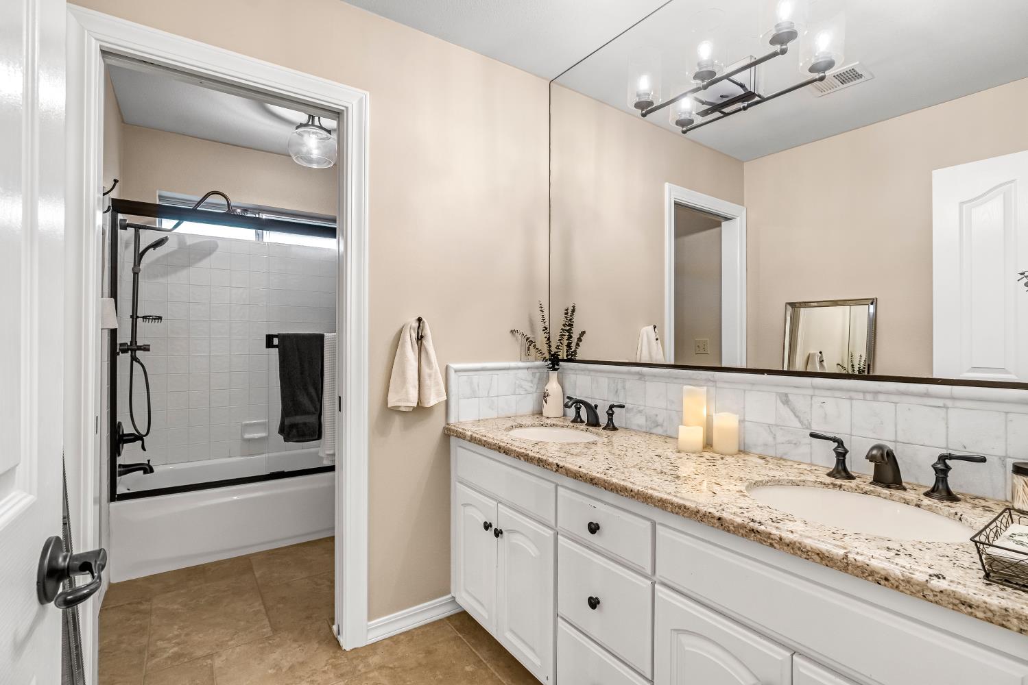 906 E Sutton Dr, Fresno, CA 93720