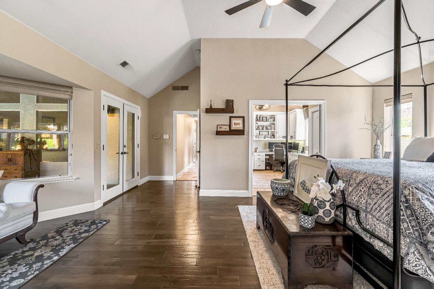 906 E Sutton Dr, Fresno, CA 93720